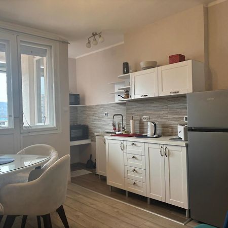 Red Square Apartment 皮罗特 外观 照片