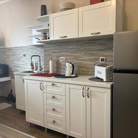 Red Square Apartment 皮罗特 外观 照片