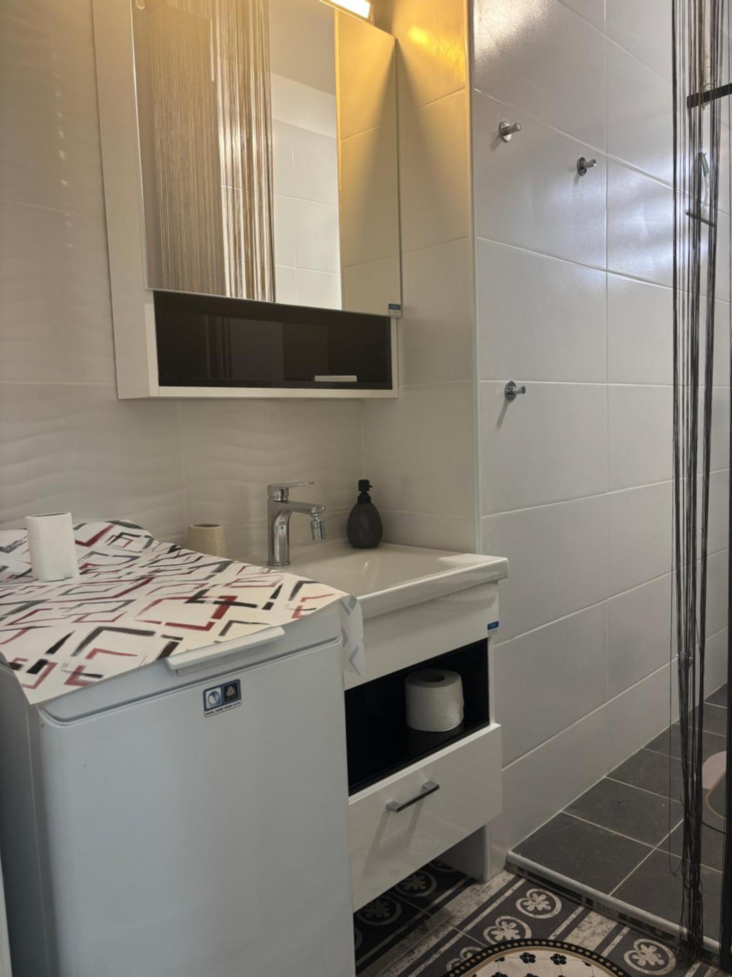 Red Square Apartment 皮罗特 外观 照片