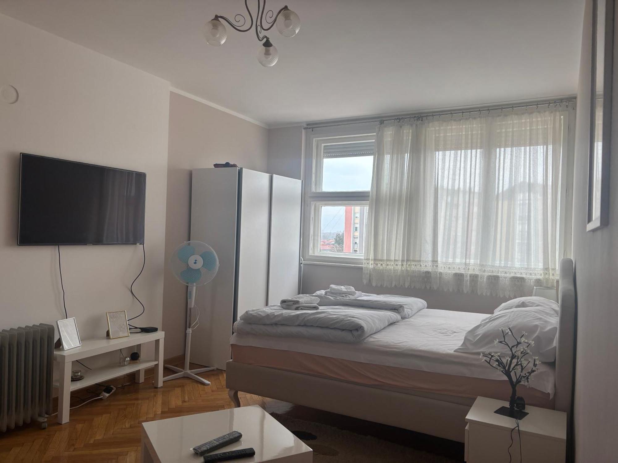 Red Square Apartment 皮罗特 外观 照片
