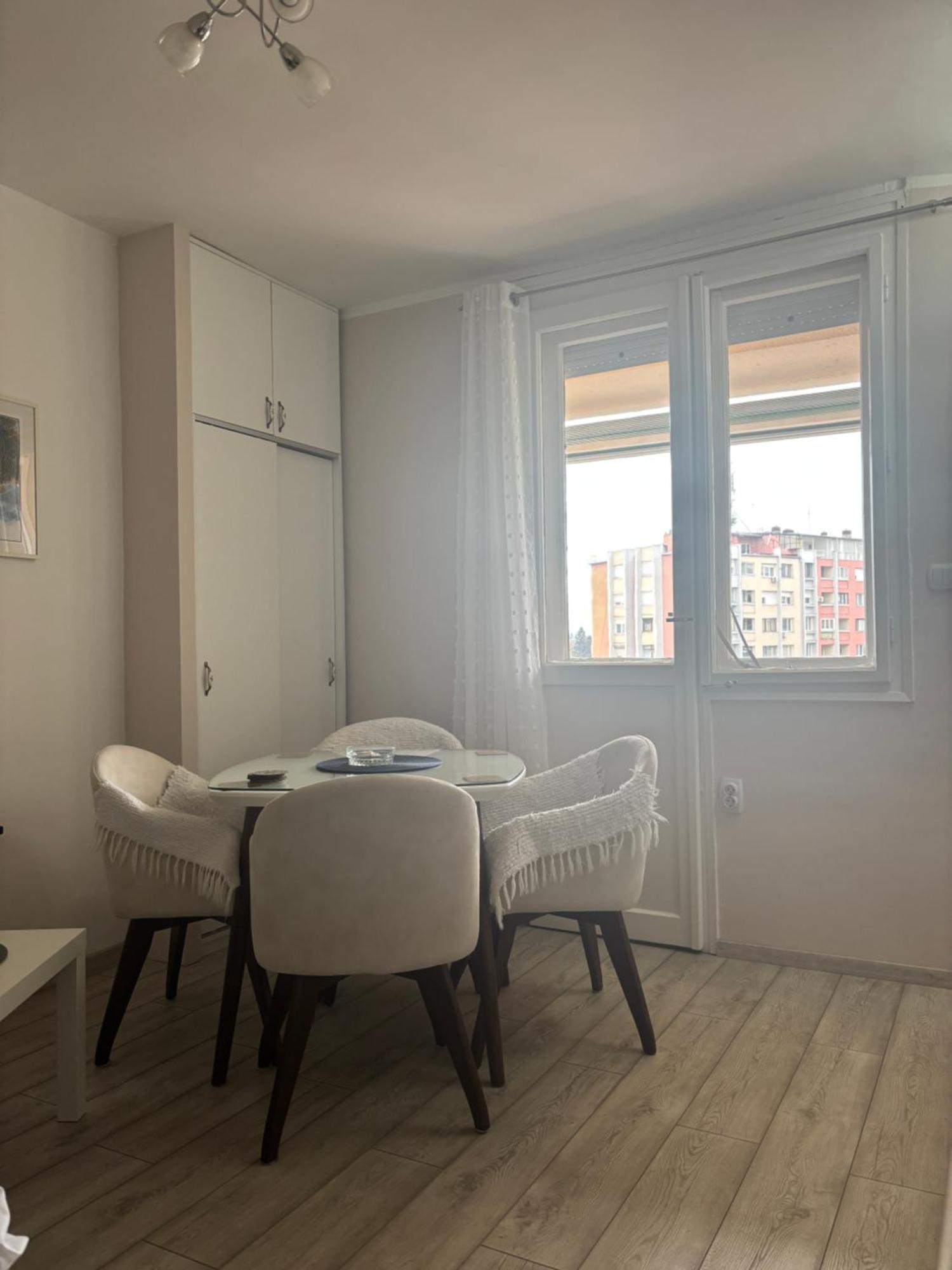 Red Square Apartment 皮罗特 外观 照片